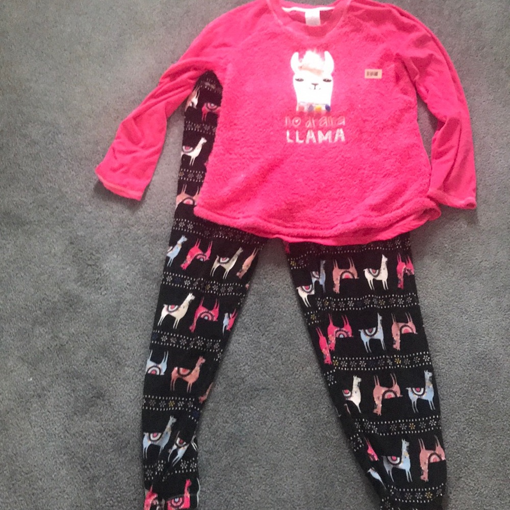 NWT Never worn soft lama PJ’s size M